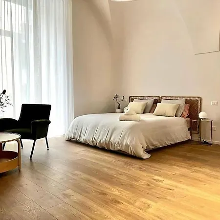 La Finestra Su Chiaia * نابولي