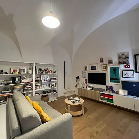 La Finestra Su Chiaia *